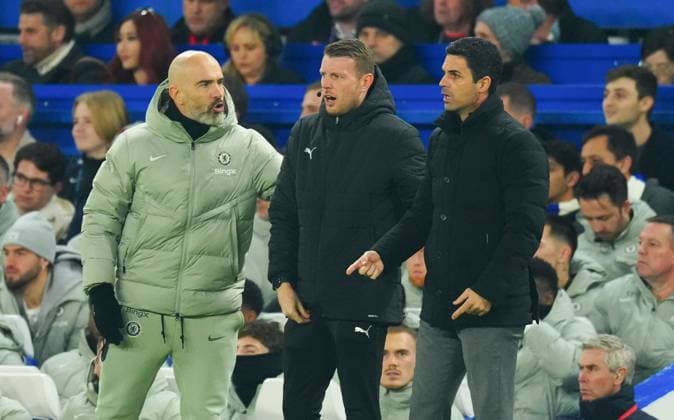 Chelsea manager Enzo Maresca and Arsenal Manager Mikel Arteta onto the fourth official in the first two minutes Chelsea v Arsenal, Premier League, Football, Stamford Bridge, London, UK - 30 Nov 2025London Stamford Bridge United Kingdom EDITORIAL USE ONLY No use with unauthorised audio, video, data, fixture lists, club league logos or live services. Online in-match use limited to 120 images, no video emulation. No use in betting, games or single club league player publications.  Copyright: xJavierxGarcia Shutterstockx 15941788p