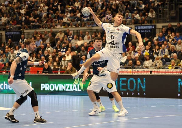 v.l. Gerdas Barbarskas (Bergischer HC 14), Aron Seesing (Bergischer HC 49), Nocolaj Jorgensen (Handball Sportverein Hamburg 11) Bergischer HC 06 vs. Handball Sportverein Hamburg, 14. Spieltag, Handball, DAIKIN HBL, Spielzeit 2025 2026, 30.11.2025 Bergischer HC 06 vs. Handball Sportverein Hamburg, 14. Spieltag, Handball, DAIKIN HBL, Spielzeit 2025 2026, 30.11.2025 Duesseldorf Copyright: xEibner-Pressefoto ThomasxStoeckerx EP_TSR