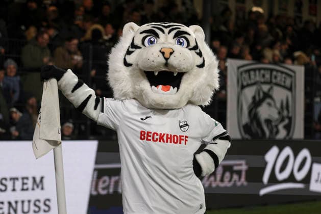 Maskottchen Manni von SC Verl ist zu sehen waehrend des Spiels der 3.Liga zwischen SC Verl und VfL Osnabrück, Sportclub Arena am 30. November 2025 in Verl, Deutschland. (Foto von Oliver Kaelke DeFodi Images) +++ Mascot Manni from SC Verl is seen during the 3. Liga match between SC Verl and VfL Osnabrück at Sportclub Arena on November 30, 2025 in Verl, Germany. (Photo by Oliver Kaelke DeFodi Images) (Photo by Oliver Kaelke DeFodi Images)
