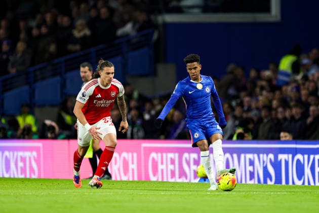Chelsea v Arsenal Premier League 30 11 2025. EstÃªvao (41) of Chelsea during the Premier League match between Chelsea and Arsenal at Stamford Bridge, London, England on 30 November 2025. Editorial use only DataCo restrictions apply See www.football-dataco.com , Copyright: xNigelxKeenex PSI-23310-0030