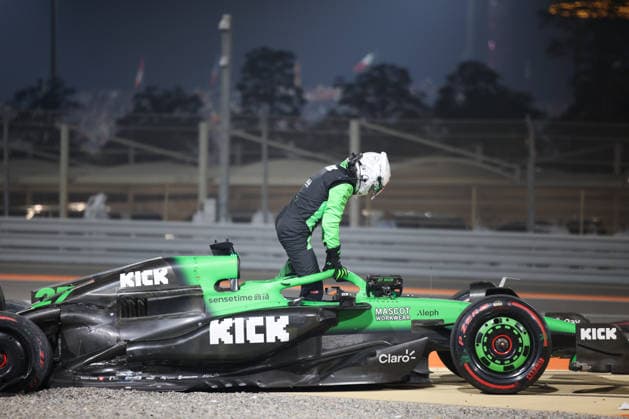 Nico Huelkenberg (Stake F1 Team Kick Sauber, 27), Unfall, Race, Rennen, QAT, Formel 1 Weltmeisterschaft, Qatar Grand Prix, Doha, Lusail, Lusail International Circuit, Sunday, Race Day, 30.11.2025 QAT, Formel 1 Weltmeisterschaft, Qatar Grand Prix, Doha, Lusail, Lusail International Circuit, Sunday, Race Day, 30.11.2025 Doha Copyright: xEibner-Pressefoto AnnikaxGrafx EP_AGF