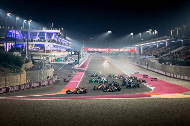 Formula 1 Qatar Airways Qatar Grand Prix 2025 Alexis Perrin OVERTAKE MAXPPP - Lusail 30 11 2025 Race start 81 PIASTRI Oscar (aus), McLaren F1 Team, action, 01 VERSTAPPEN Max (nld), Oracle Red Bull Racing, action and 04 NORRIS Lando (gbr), McLaren F1 Team, action at the Formula 1 Qatar Airways Qatar Grand Prix 2025, the 23rd round of the 2025 FIA Formula 1 World Championship, WM, Weltmeisterschaft at the Lusail International Circuit in Lusail, Qatar, from 27 to 30 November 2025 Lusail Lusail International Circuit Qatar  Copyright: xOVERTAKE MAXPPPxAlexisxPerrinx OVT202511302784 OVT202511302784