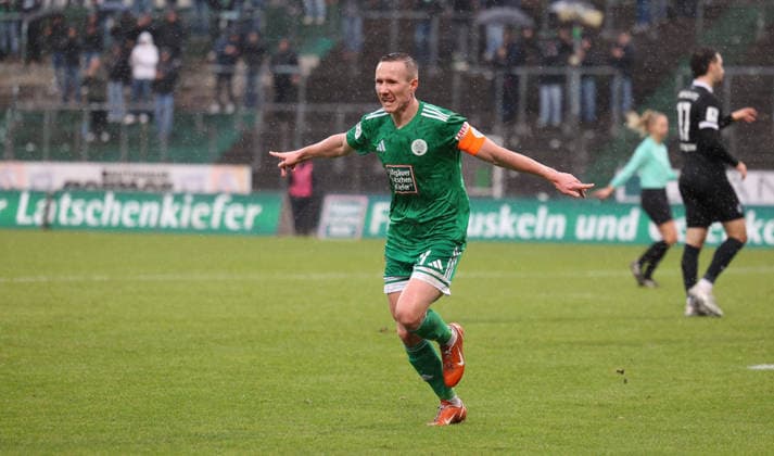 30.11.2025, Fussball, Herren, Regionalliga Südwest, Saison 2025 2026, FC 08 Homburg - SC Freiburg II, Markus Mendler (FC 08 Homburg) bejubelt sein Tor zum 3:1 Homburg Waldstadion Saarland Deutschland (DEU) Copyright: xJürgenxSchumacherx