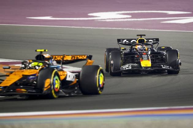 DOHA - Max Verstappen (Red Bull Racing) in action behind Lando Norris (McLaren) during the Qatar Grand Prix at the Lusail International Circuit. ANP SANDER KONING xVIxANPxSportx xxANPxIVx 543488932 originalFilename: 543488932.jpg