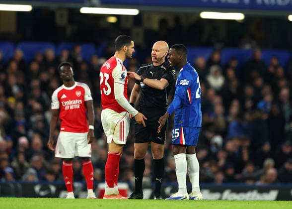 30th November 2025; Stamford Bridge, Chelsea, London, England: Premier League Football, Chelsea versus Arsenal; Referee Anthony Taylor having a word with Mikel Merino of Arsenal after being tackled by Moises Caicedo of Chelsea  JohnxPatrickxFletcher