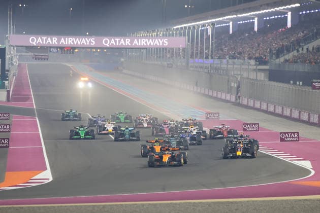 Alexander Albon (Atlassian Williams Racing, 23), Lance Stroll (Aston Martin Aramco Formula One Team, 18), Pierre Gasly (BWT Alpine F1 Team, 10), Oliver Bearman (MoneyGram Haas F1 Team, 87), Esteban Ocon (MoneyGram Haas F1 Team, 31), Lewis Hamilton (Scuderia Ferrari HP, 44), Charles Leclerc (Scuderia Ferrari HP, 16), Lando Norris (McLaren Formula 1 Team, 04), Oscar Piastri (McLaren Formula 1 Team, 81), Fernando Alonso (Aston Martin Aramco Formula One Team, 14), Max Verstappen (Oracle Red Bull Racing, 01), Carlos Sainz (Atlassian Williams Racing, 55), George Russell (Mercedes AMG Petronas Formula One Team, 63), Andrea Kimi Antonelli (Mercedes AMG Petronas Formula One Team, 12), Rennstart, Race, Rennen, QAT, Formel 1 Weltmeisterschaft, Qatar Grand Prix, Doha, Lusail, Lusail International Circuit, Sunday, Race Day, 30.11.2025 QAT, Formel 1 Weltmeisterschaft, Qatar Grand Prix, Doha, Lusail, Lusail International Circuit, Sunday, Race Day, 30.11.2025 Doha Copyright: xEibner-Pressefoto AnnikaxGrafx EP_AGF