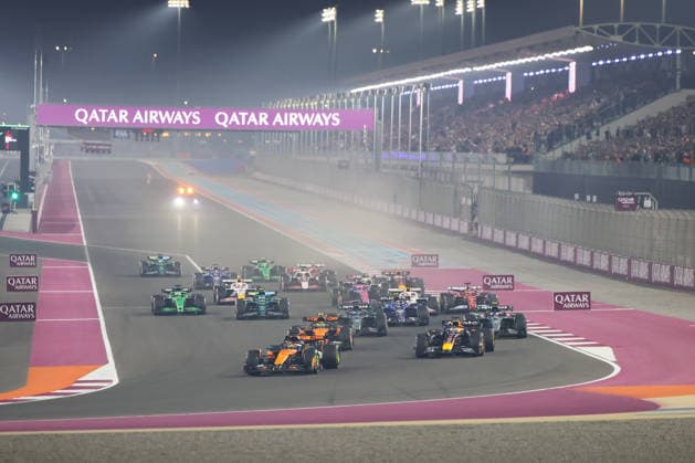Alexander Albon (Atlassian Williams Racing, 23), Lance Stroll (Aston Martin Aramco Formula One Team, 18), Pierre Gasly (BWT Alpine F1 Team, 10), Oliver Bearman (MoneyGram Haas F1 Team, 87), Esteban Ocon (MoneyGram Haas F1 Team, 31), Lewis Hamilton (Scuderia Ferrari HP, 44), Charles Leclerc (Scuderia Ferrari HP, 16), Lando Norris (McLaren Formula 1 Team, 04), Oscar Piastri (McLaren Formula 1 Team, 81), Fernando Alonso (Aston Martin Aramco Formula One Team, 14), Max Verstappen (Oracle Red Bull Racing, 01), Carlos Sainz (Atlassian Williams Racing, 55), George Russell (Mercedes AMG Petronas Formula One Team, 63), Andrea Kimi Antonelli (Mercedes AMG Petronas Formula One Team, 12), Rennstart, Race, Rennen, QAT, Formel 1 Weltmeisterschaft, Qatar Grand Prix, Doha, Lusail, Lusail International Circuit, Sunday, Race Day, 30.11.2025 QAT, Formel 1 Weltmeisterschaft, Qatar Grand Prix, Doha, Lusail, Lusail International Circuit, Sunday, Race Day, 30.11.2025 Doha Copyright: xEibner-Pressefoto AnnikaxGrafx EP_AGF