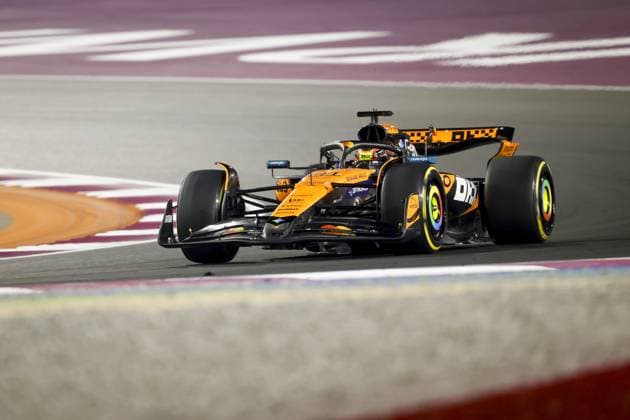 DOHA - Oscar Piastri (McLaren) in action during the start of the Qatar Grand Prix at the Lusail International Circuit. ANP SANDER KONING xVIxANPxSportx xxANPxIVx 543489942 originalFilename: 543489942.jpg