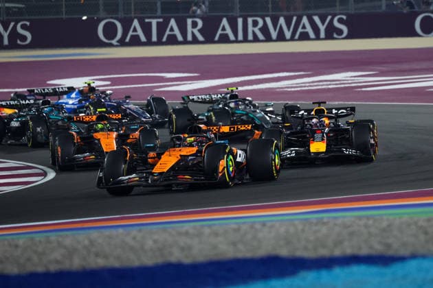 F1 - QATAR GRAND PRIX 2025 01 VERSTAPPEN Max (nld), Red Bull Racing RB21, action Start 81 PIASTRI Oscar (aus), McLaren F1 Team MCL39, action during the 2025 Formula 1 Qatar Grand Prix, 23th round of the 2025 FIA Formula One World Championship, WM, Weltmeisterschaft from November 28 to 30, 2025 on the Lusail International Circuit, in Lusail, Qatar -  Copyright: xFLORENTxGOODENx