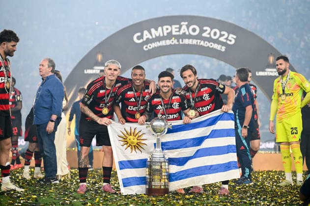 Palmeiras x Flamengo Final Libertadores LIMA, LI - 29.11.2025: PALMEIRAS X FLAMENGO FINAL LIBERTADORES - Uruguayans Varela, De La Cruz, Arrascaeta and Vina during Palmeiras x Flamengo match valid for the CONMEBOL Libertadores 2025 Final, held at the Monumental stadium, located in the city of Lima, Peru, this Saturday (29). (Photo: Nayra Halm Fotoarena) x2850577x  NayraxHalm