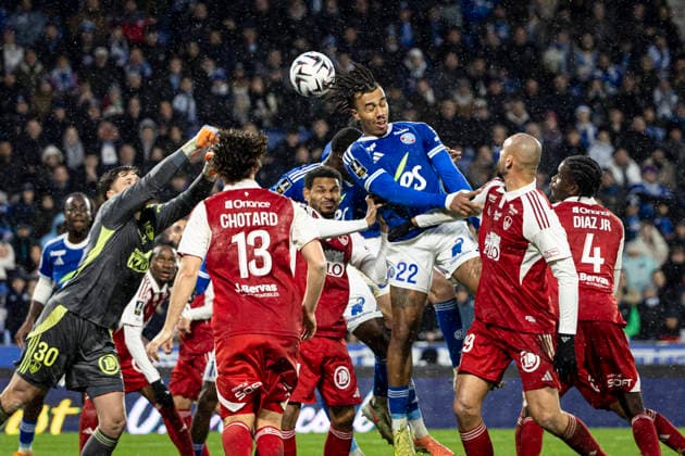 FOOTBALL : Ligue 1 Racing Strasbourg vs Stade Brestois 29 - Stade de la Meinau - Strasbourg - 30 11 2025 GuÃ la DouÃ 22 (RCS) Coudert Gregoire 30  Copyright: xelyxandroxcegarrax