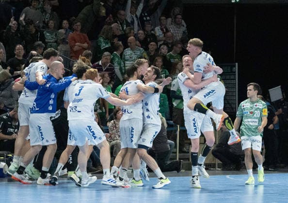 30.11.2025, xlakx, Handball Daikin HBL, Fuechse Berlin - TBV Lemgo Lippe v.l. Mannschaft von TBV Lemgo Lippe Jubel ueber den Sieg, Jubel nach Spielende Berlin