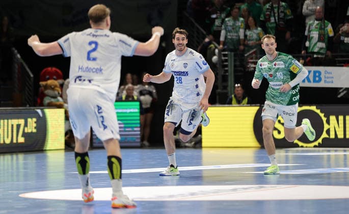 Hendrik Wagner (28) jubelt nach seinem 33:34 Siegtreffer Freude Emotion Jubel Handball HBL Bundesliga Herren 14. Spieltag Saison 2025 2026 30.11.2025 Füchse Berlin vs TBV Lemgo Lippe