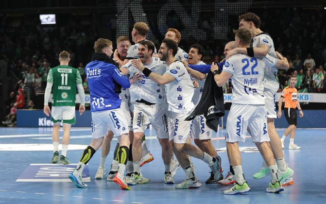 Lemgo Mannschaft jubelt nach Spielende Freude Emotion Jubel Schlußjubel Handball HBL Bundesliga Herren 14. Spieltag Saison 2025 2026 30.11.2025 Füchse Berlin vs TBV Lemgo Lippe