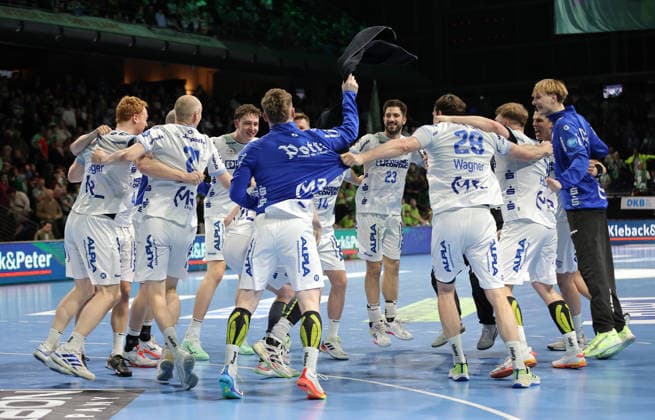 Lemgo Mannschaft jubelt nach Spielende Freude Emotion Jubel Schlußjubel Handball HBL Bundesliga Herren 14. Spieltag Saison 2025 2026 30.11.2025 Füchse Berlin vs TBV Lemgo Lippe