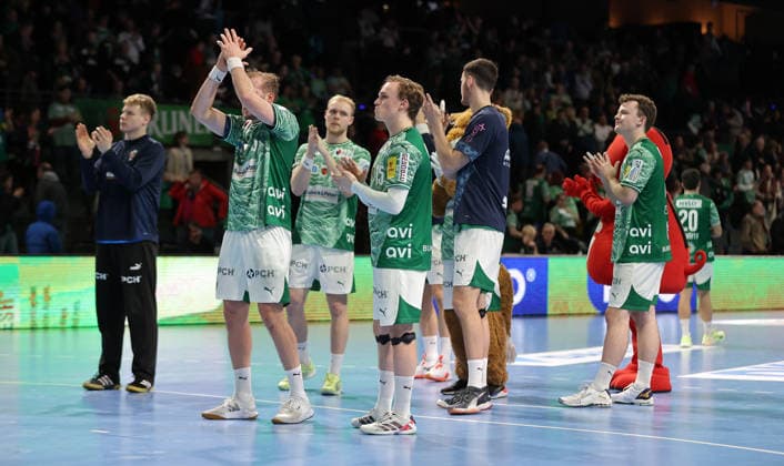 Füchse Mannschaft enttäuscht nach Spielende Enttäuschung Handball HBL Bundesliga Herren 14. Spieltag Saison 2025 2026 30.11.2025 Füchse Berlin vs TBV Lemgo Lippe