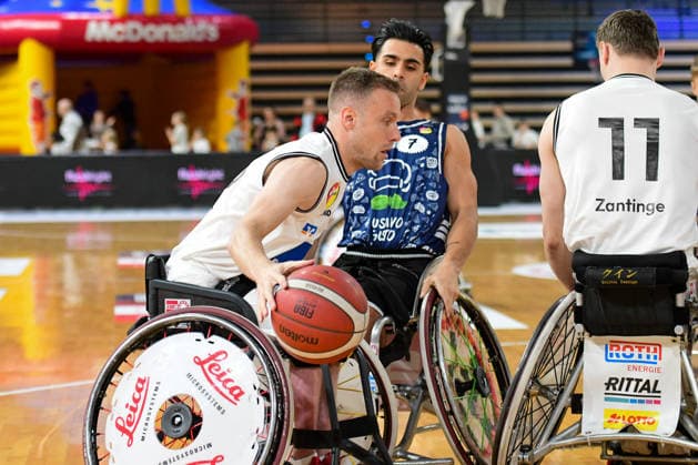Thomas Böhme, Rollstuhlbasketball, RBBL, RSV Lahn - Dill (weiss), BBC Münsterland (blau), RSV Lahn - Dill - BBC Münsterland, Rollstuhl, Versehrtensport, Behindertensport