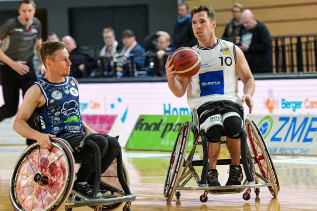 Colin Higgins Rollstuhlbasketball, RBBL, RSV Lahn - Dill (weiss), BBC Münsterland (blau), RSV Lahn - Dill - BBC Münsterland, Rollstuhl, Versehrtensport, Behindertensport