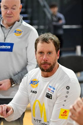 Spielertrainer Michael Paye Rollstuhlbasketball, RBBL, RSV Lahn - Dill (weiss), BBC Münsterland (blau), RSV Lahn - Dill - BBC Münsterland, Rollstuhl, Versehrtensport, Behindertensport