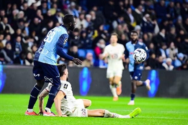 FOOTBALL : AC Le Havre vs Lille OSC - Ligue 1 McDonald s - JournÃ e 14 - 30 11 2025 Arouna Sangante (AC Le Havre) Olivier Giroud (Lille OSC) Le HavreFrance  Copyright: xBaptistexAutissierx
