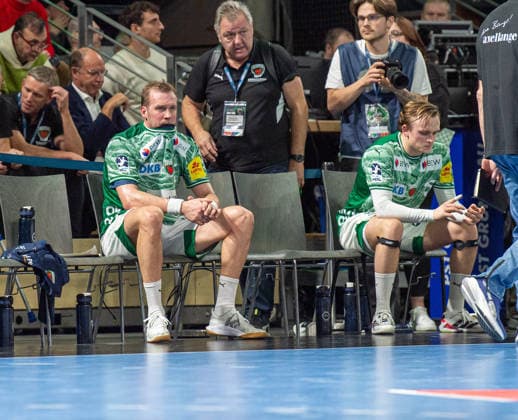 Handball, Herren, Saison 2025 2026, DAIKIN Handball-Bundesliga (14. Spieltag), Füchse Berlin - TBV Lemgo, v.l. Max Darj (Füchse Berlin), Tobias Gröndahl (Füchse Berlin), Enttäuschung nach Abpfiff, 30.11.2025, Copyright: xSebastianxRäppold MatthiasxKochx