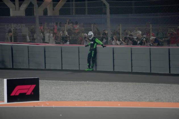 Formula 1 Qatar Airways Qatar Grand Prix 2025 30.11.2025, Losail International Circuit, Doha, Formula 1 Qatar Airways Qatar Grand Prix 2025 ,im Bild Unfall von Nico Hülkenberg (DEU), Stake F1 Team Kick Sauber, der dann ausscheiden muss.