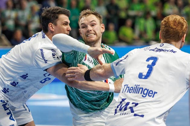 Handball: Bundesliga, Füchse Berlin - TBV Lemgo Lippe, 14. Spieltag, Max-Schmeling-Halle. Mathias Gidsel (Füchse Berlin) wirft den Ball auf das Tor. Füchse Berlin - TBV Lemgo Lippe
