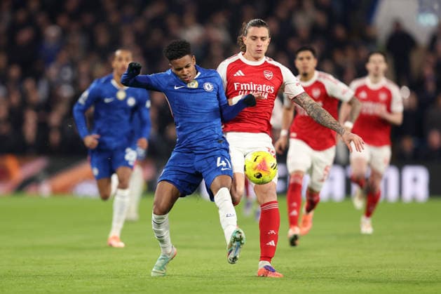 Chelsea v Arsenal 30 November 2025, London - Premier League Football - Chelsea v Arsenal - Estevao Willian of Chelsea and Riccardo Calafiori of Arsenal - Photo: Charlotte Wilson Offside. London UK Copyright: xCharlottexWilsonx xOffsidexOffside