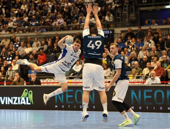 v.l. Nocolaj Jorgensen (Handball Sportverein Hamburg 11), Aron Seesing (Bergischer HC 49), Nico Schoettle (Bergischer HC 08) Bergischer HC 06 vs. Handball Sportverein Hamburg, 14. Spieltag, Handball, DAIKIN HBL, Spielzeit 2025 2026, 30.11.2025 Bergischer HC 06 vs. Handball Sportverein Hamburg, 14. Spieltag, Handball, DAIKIN HBL, Spielzeit 2025 2026, 30.11.2025 Duesseldorf Copyright: xEibner-Pressefoto ThomasxStoeckerx EP_TSR