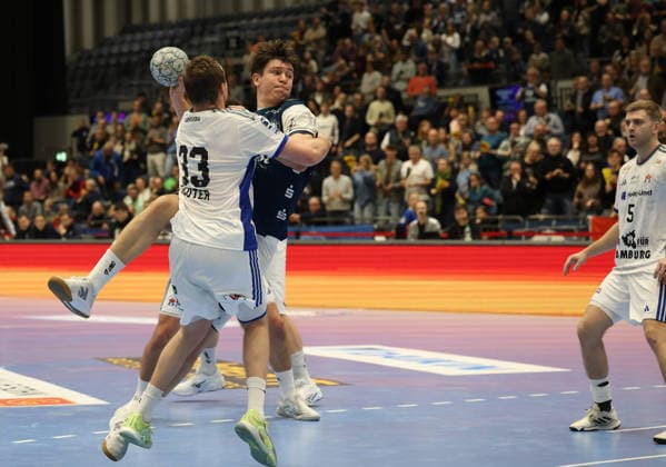 v.l. Gerdas Barbarskas (Bergischer HC 14), Moritz Sauter (Handball Sportverein Hamburg 33), Johannes Wasielewski (Bergischer HC 77), Niklas Weller (Handball Sportverein Hamburg 13) Bergischer HC 06 vs. Handball Sportverein Hamburg, 14. Spieltag, Handball, DAIKIN HBL, Spielzeit 2025 2026, 30.11.2025 Bergischer HC 06 vs. Handball Sportverein Hamburg, 14. Spieltag, Handball, DAIKIN HBL, Spielzeit 2025 2026, 30.11.2025 Duesseldorf Copyright: xEibner-Pressefoto ThomasxStoeckerx EP_TSR