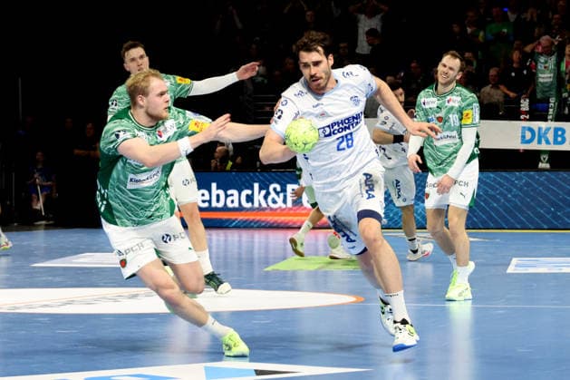 DEU, DHB, 1.HBL, Fuechse Berlin vs. TBV Lemgo Lippe , 30.11.2025, Max-Schmeling-Halle, Berlin, DEU, DHB, 1.HBL, Fuechse Berlin vs. TBV Lemgo Lippe , im Bild Matthes Langhoff (Fuechse Berlin 25), Mathias Gidsel (Fuechse Berlin 19), Hendrik Wagner (Lemgo 28)