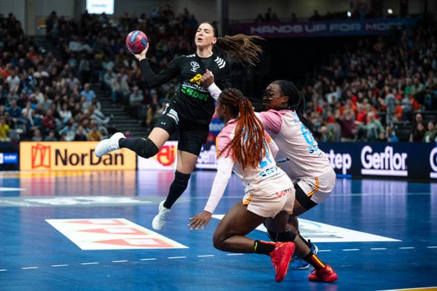 GRBI? Itana (96 Montenegro) passes the ball during the IHF Women s Handball World Championship, WM, Weltmeisterschaft game between Montenegro and Spain at the SWT Arena in Trier, Germany Copyright: xMartinxPitschx xSPPx Sportspressphoto_SPR68111
