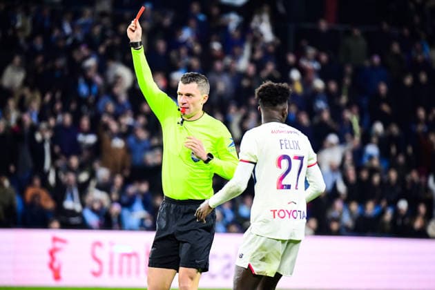 FOOTBALL : AC Le Havre vs Lille OSC - Ligue 1 McDonald s - JournÃ e 14 - 30 11 2025 Carton Rouge de Ayyoub Bouaddi (Lille OSC) Le HavreFrance  Copyright: xBaptistexAutissierx