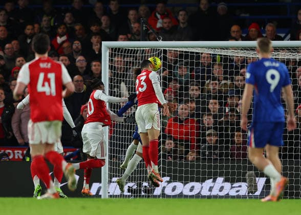 30th November 2025; Stamford Bridge, Chelsea, London, England: Premier League Football, Chelsea versus Arsenal; Mikel Merino of Arsenal heads the ball to score his sides 1st goal in the 58th minute to make it 1-1  JohnxPatrickxFletcher