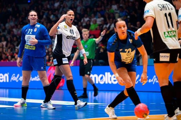 Handball, Frauen WM, Gruppe C: Deutschland - Serbien Aimee von Pereira (Deutschland) Stuttgart Porsche Arena Baden-Württemberg Deutschland