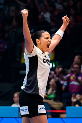 Handball, Frauen WM, Gruppe C: Deutschland - Serbien Aimee von Pereira (Deutschland) Jubel Freude Emotion Stuttgart Porsche Arena Baden-Württemberg Deutschland