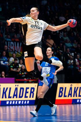Handball, Frauen WM, Gruppe C: Deutschland - Serbien Viola Leuchter (Deutschland) Stuttgart Porsche Arena Baden-Württemberg Deutschland