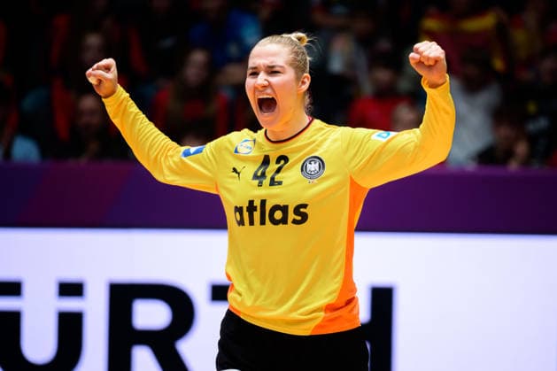 Handball, Frauen WM, Gruppe C: Deutschland - Serbien Torhueterin Katharina Filter (Deutschland) Jubel Freude Emotion Stuttgart Porsche Arena Baden-Württemberg Deutschland