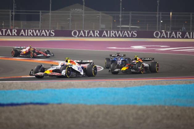 Liam Lawson (Visa Cash App Racing Bulls Formula One Team, , 30), Yuki Tsunoda (Oracle Red Bull Racing, 22), Alexander Albon (Atlassian Williams Racing, 23), Lewis Hamilton (Scuderia Ferrari HP, 44), Race, Rennen, QAT, Formel 1 Weltmeisterschaft, Qatar Grand Prix, Doha, Lusail, Lusail International Circuit, Sunday, Race Day, 30.11.2025 QAT, Formel 1 Weltmeisterschaft, Qatar Grand Prix, Doha, Lusail, Lusail International Circuit, Sunday, Race Day, 30.11.2025 Doha Copyright: xEibner-Pressefoto AnnikaxGrafx EP_AGF