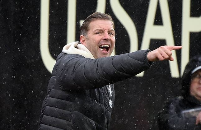 30.11.2025, xhbx, Fussball 2.Bundesliga, SV Elversberg - SV Darmstadt 98 v.l. Trainer Florian Kohfeldt (SV Darmstadt 98) (DFL DFB REGULATIONS PROHIBIT ANY USE OF PHOTOGRAPHS as IMAGE SEQUENCES and or QUASI-VIDEO) Elversberg