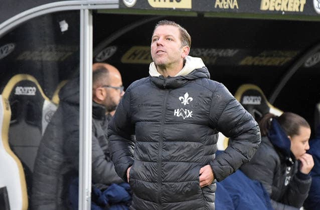 30.11.2025, xhbx, Fussball 2.Bundesliga, SV Elversberg - SV Darmstadt 98 v.l. Trainer Florian Kohfeldt (SV Darmstadt 98) (DFL DFB REGULATIONS PROHIBIT ANY USE OF PHOTOGRAPHS as IMAGE SEQUENCES and or QUASI-VIDEO) Elversberg