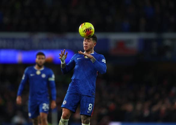 30th November 2025; Stamford Bridge, Chelsea, London, England: Premier League Football, Chelsea versus Arsenal; Enzo Fernandez of Chelsea heading the ball into midfield  JohnxPatrickxFletcher