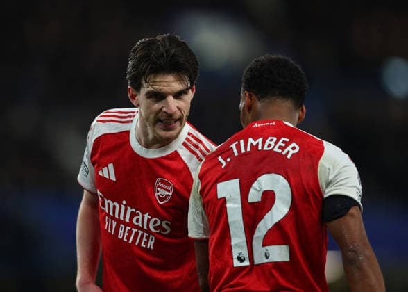 30th November 2025; Stamford Bridge, Chelsea, London, England: Premier League Football, Chelsea versus Arsenal; Declan Rice of Arsenal giving instructions to Jurrien Timber of Arsenal  JohnxPatrickxFletcher