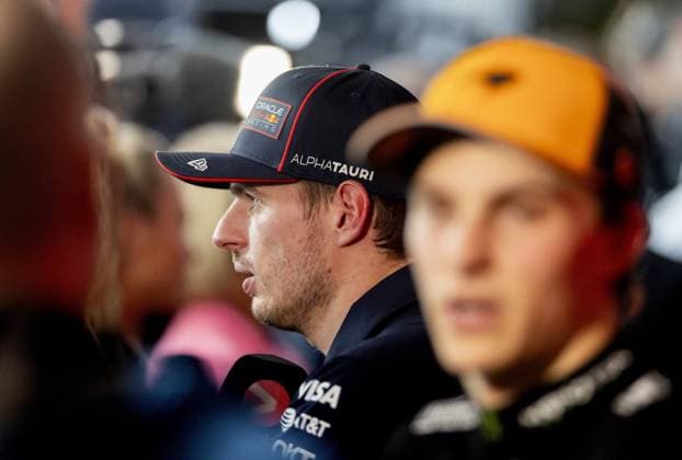 DOHA - Max Verstappen (Red Bull Racing) and Oscar Piastri (McLaren) during the press conferences after the Qatar Grand Prix at the Lusail International Circuit. ANP SANDER KONING xVIxANPxSportx xxANPxIVx 543499279 originalFilename: 543499279.jpg