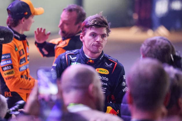 Max Verstappen (Oracle Red Bull Racing, 01), Oscar Piastri (McLaren Formula 1 Team, 81), Parc Ferme, Rennen, QAT, Formel 1 Weltmeisterschaft, Qatar Grand Prix, Doha, Lusail, Lusail International Circuit, Sunday, Race Day, 30.11.2025 QAT, Formel 1 Weltmeisterschaft, Qatar Grand Prix, Doha, Lusail, Lusail International Circuit, Sunday, Race Day, 30.11.2025 Doha Copyright: xEibner-Pressefoto AnnikaxGrafx EP_AGF