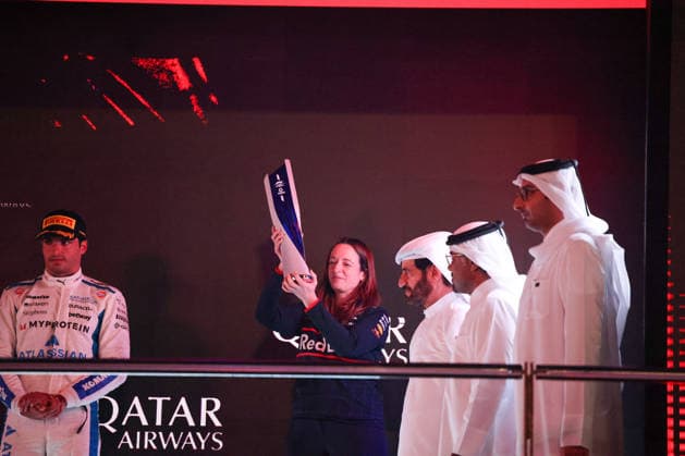 Hannah Schmitz (Strategie Chefin Oracle Red Bull Racing), Podium, Rennen, QAT, Formel 1 Weltmeisterschaft, Qatar Grand Prix, Doha, Lusail, Lusail International Circuit, Sunday, Race Day, 30.11.2025 QAT, Formel 1 Weltmeisterschaft, Qatar Grand Prix, Doha, Lusail, Lusail International Circuit, Sunday, Race Day, 30.11.2025 Doha Copyright: xEibner-Pressefoto AnnikaxGrafx EP_AGF