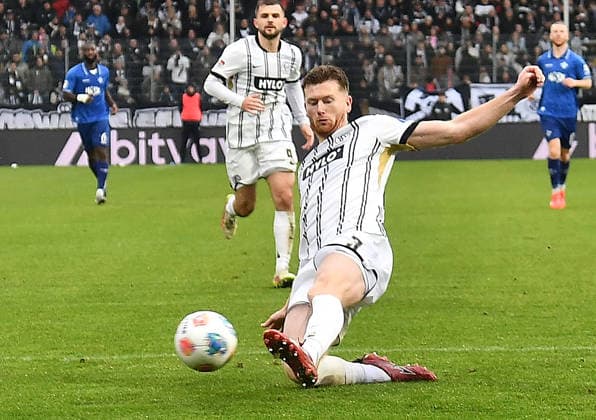 30.11.2025, xhbx, Fussball 2.Bundesliga, SV Elversberg - SV Darmstadt 98 v.l. Florian Le Joncour (SV Elversberg) (DFL DFB REGULATIONS PROHIBIT ANY USE OF PHOTOGRAPHS as IMAGE SEQUENCES and or QUASI-VIDEO) Elversberg
