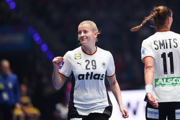 Deutschland - Serbien, IHF Handball-WM der Frauen Antje Döll (Deutschland, 29). Vorrundenspiel der Handball-WM der Frauen zwischen Deutschland und Serbien am 30. November 2025 in der Porsche-Arena in Stuttgart., Stuttgart Baden-Württemberg Deutschland Porsche-Arena