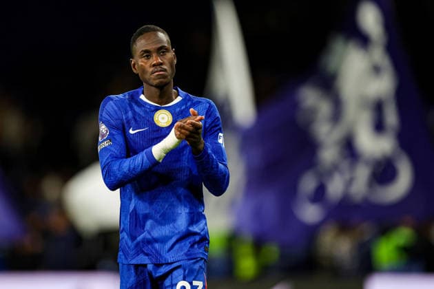 Chelsea v Arsenal Premier League 30 11 2025. Trevoh Chalobah (23) of Chelsea thanks fans at full time* during the Premier League match between Chelsea and Arsenal at Stamford Bridge, London, England on 30 November 2025. Editorial use only DataCo restrictions apply See www.football-dataco.com , Copyright: xNigelxKeenex PSI-23310-0072