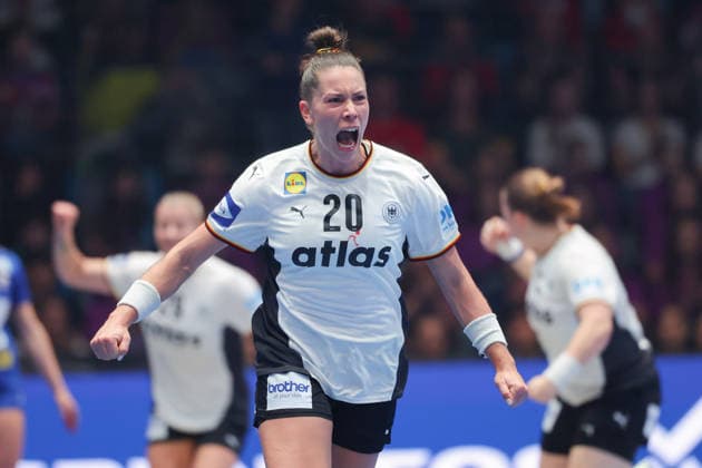 Deutschland - Serbien, IHF Handball-WM der Frauen Emily Vogel (Deutschland, 20). Vorrundenspiel der Handball-WM der Frauen zwischen Deutschland und Serbien am 30. November 2025 in der Porsche-Arena in Stuttgart., Stuttgart Baden-Württemberg Deutschland Porsche-Arena
